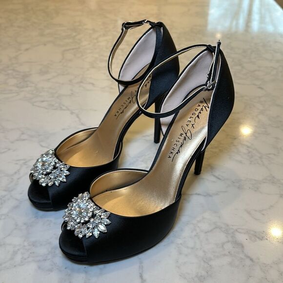 NEW Mark & James by Badgley Mischka Satin Peep Toe Platform Heels Black Size 8 - Picture 2 of 7